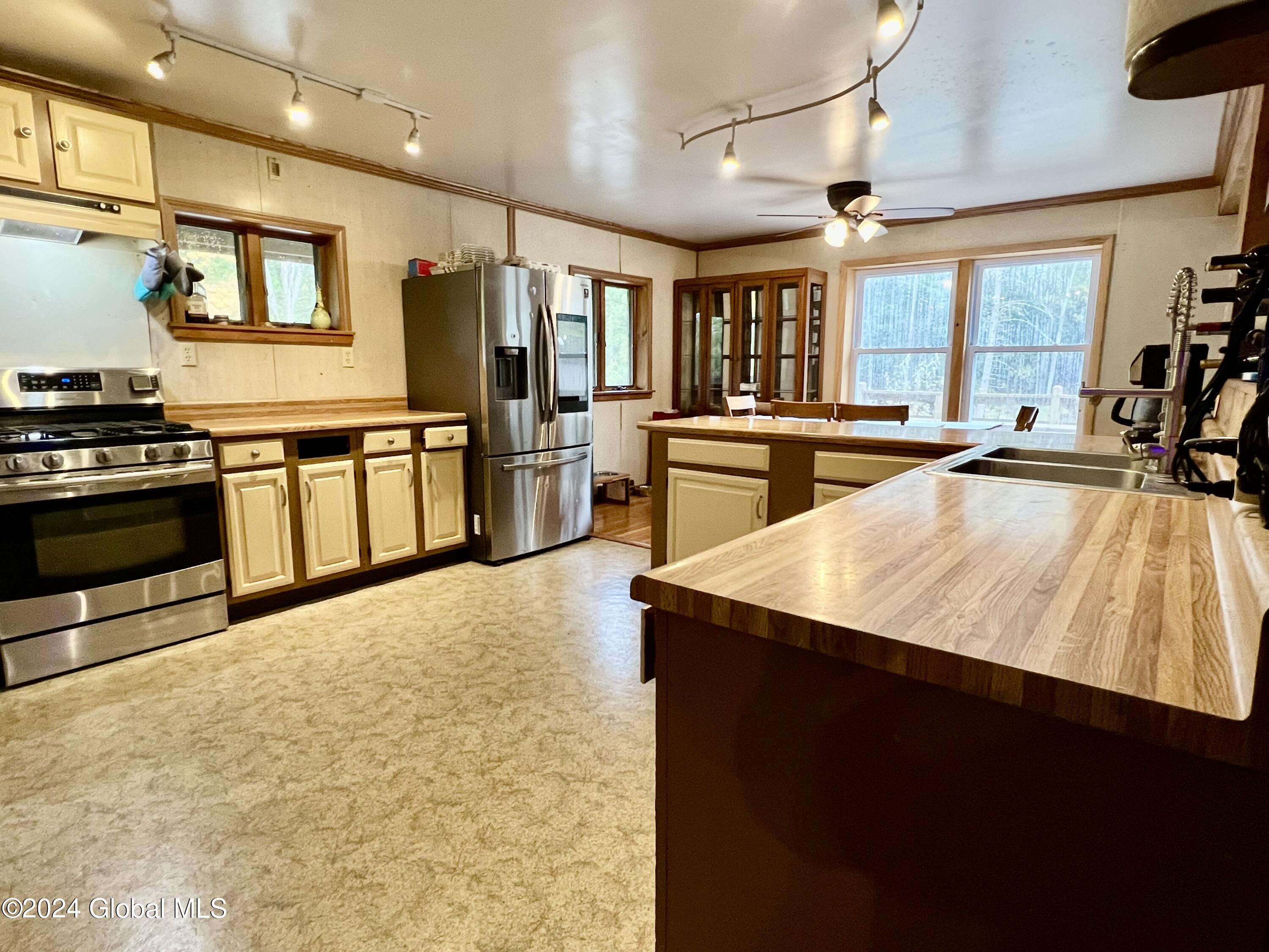 68 Grogan Road Hoosick Falls, NY 12090 - Photo 4 of 28 IMG_6367