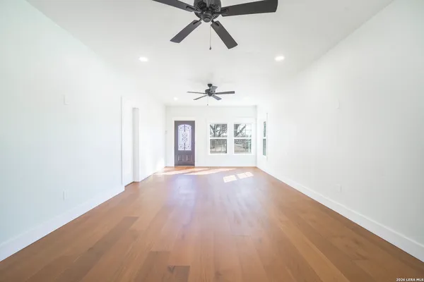 $2,000 | 710 20th Street, Hondo, TX 78861