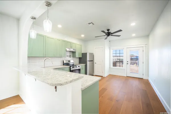 $2,000 | 710 20th Street, Hondo, TX 78861