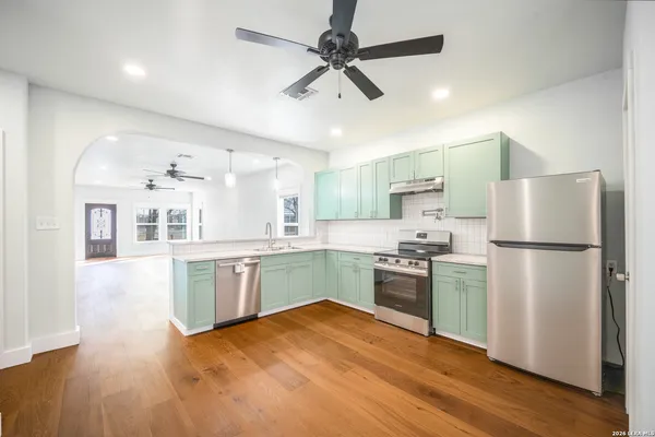 $2,000 | 710 20th Street, Hondo, TX 78861