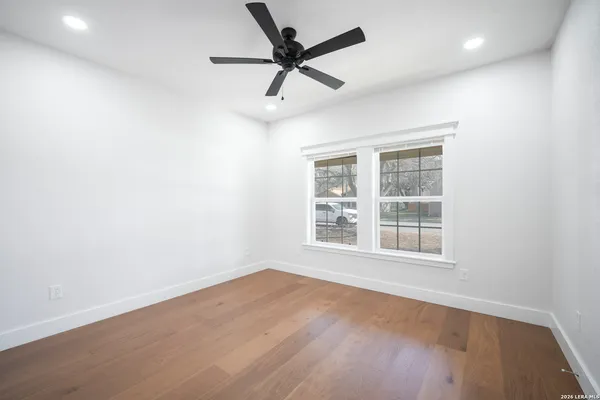 $2,000 | 710 20th Street, Hondo, TX 78861