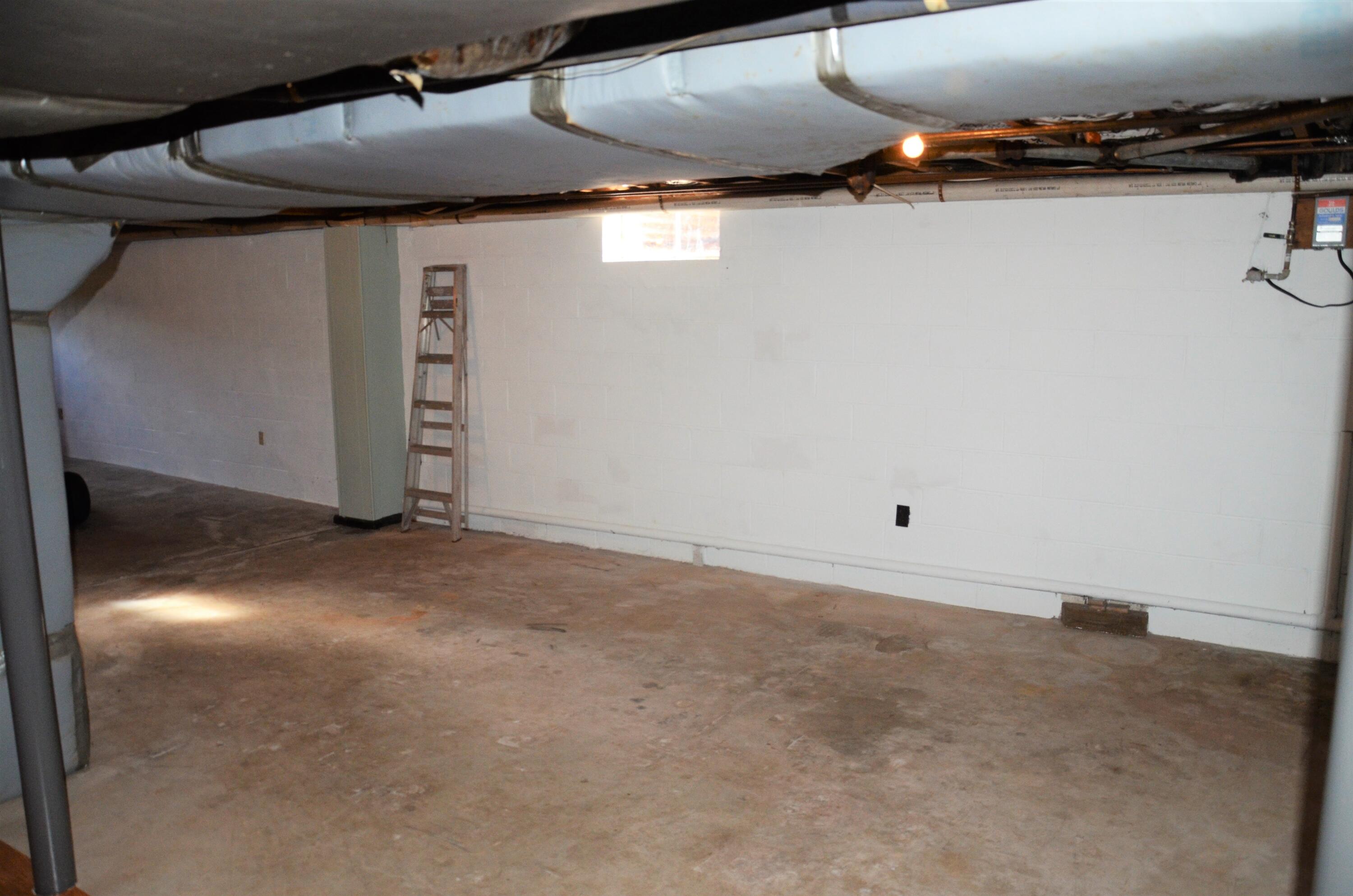 405 Sells Road Bluff City, TN 37618 - Photo 37 of 42 Garage Interior