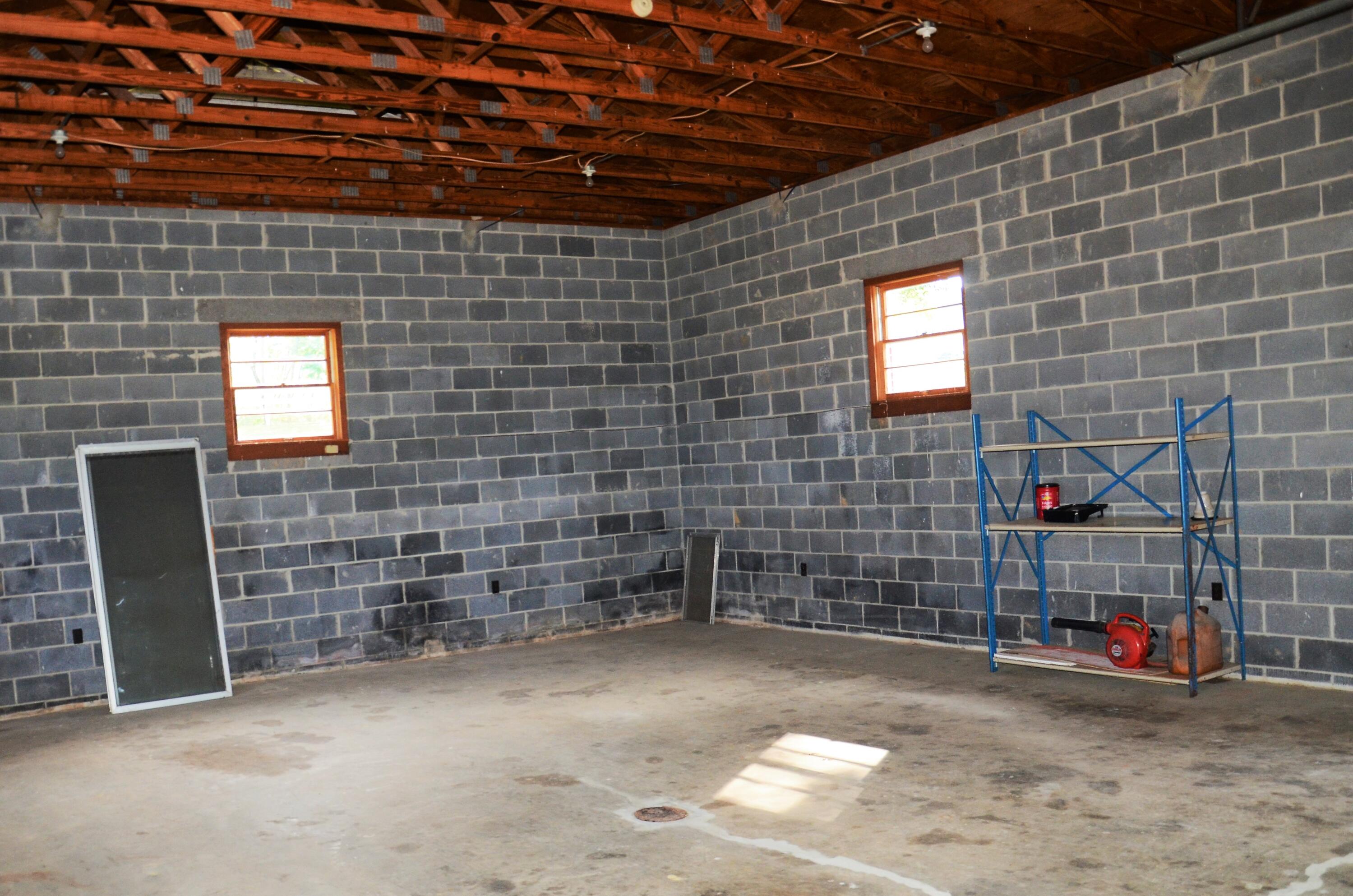 405 Sells Road Bluff City, TN 37618 - Photo 42 of 42 Garage 1