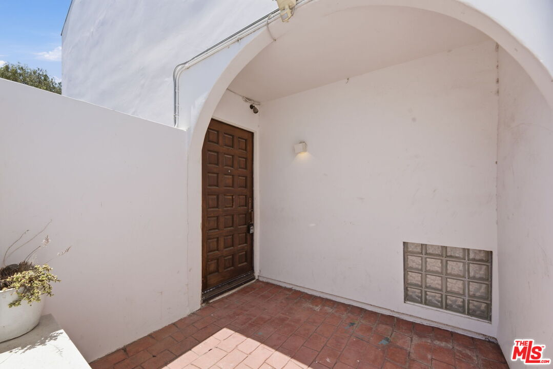29221 Heathercliff Road, Unit 9 Malibu, CA 90265 - Photo 3 of 35