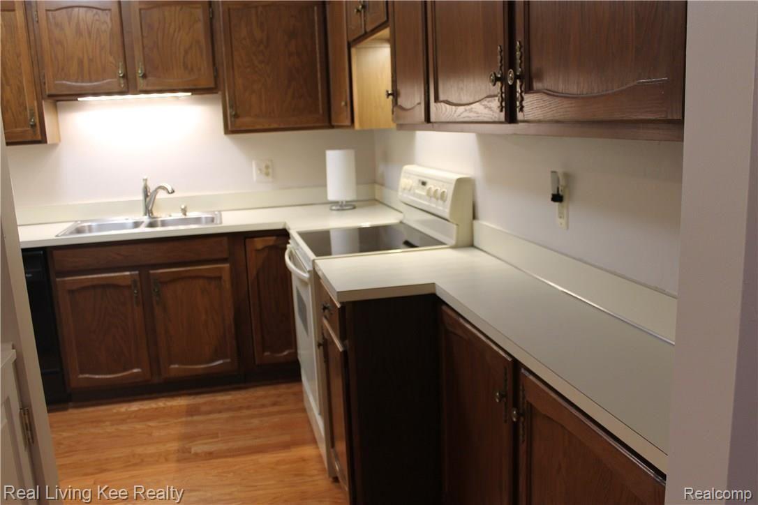 1802 Reis Court Rochester, MI 48309 - Photo 11 of 29 IMG_3603.JPG