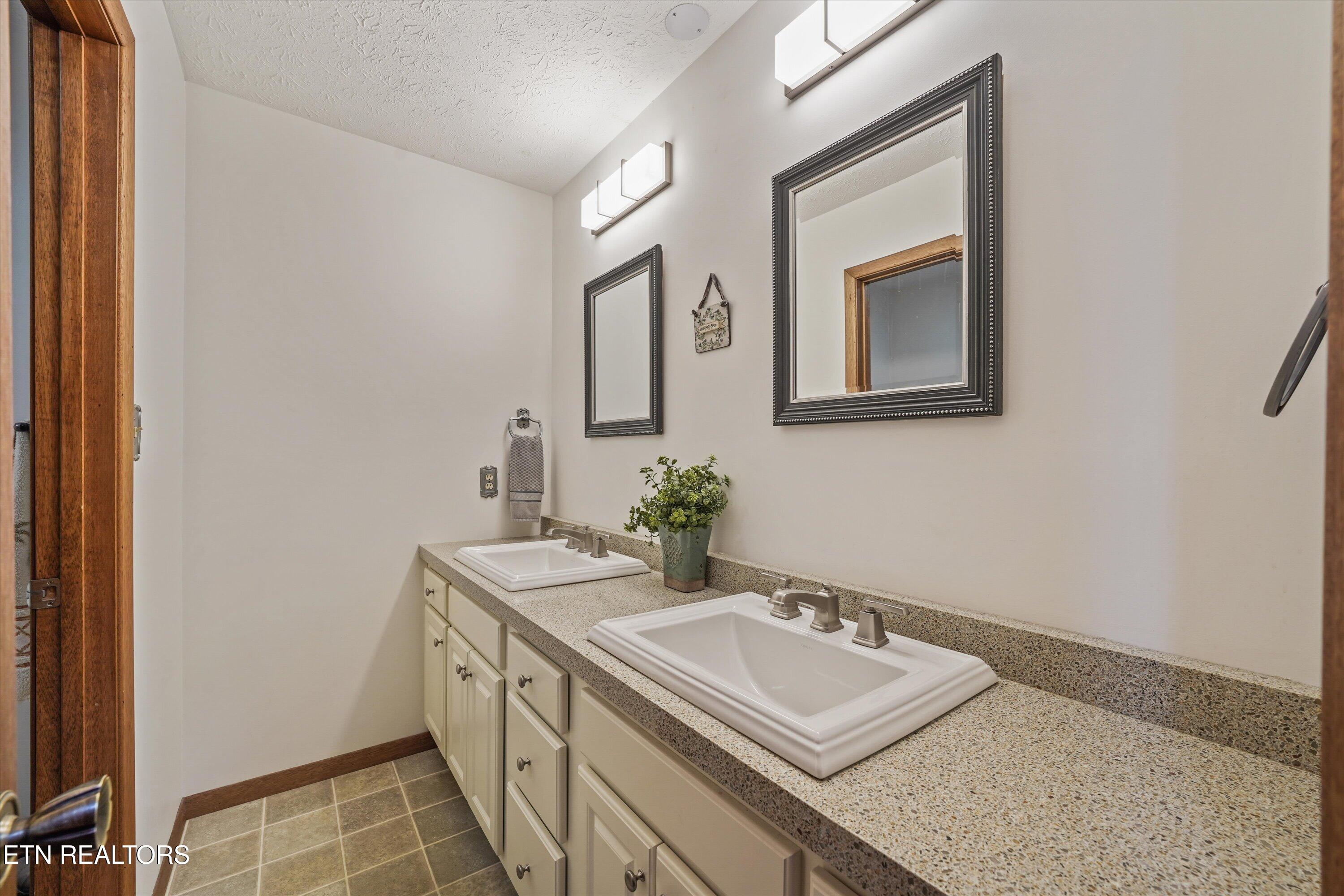 8120 Bell Road Knoxville, TN 37938 - Photo 18 of 44 Secondary Bath