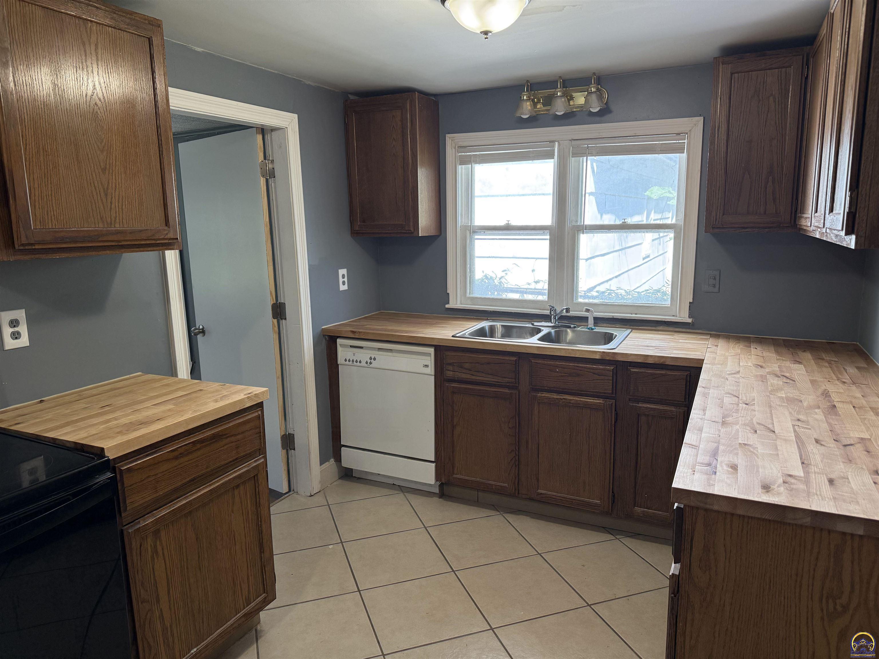 505 Southeast Fairfax Street Topeka, KS 66607 - Photo 6 of 12