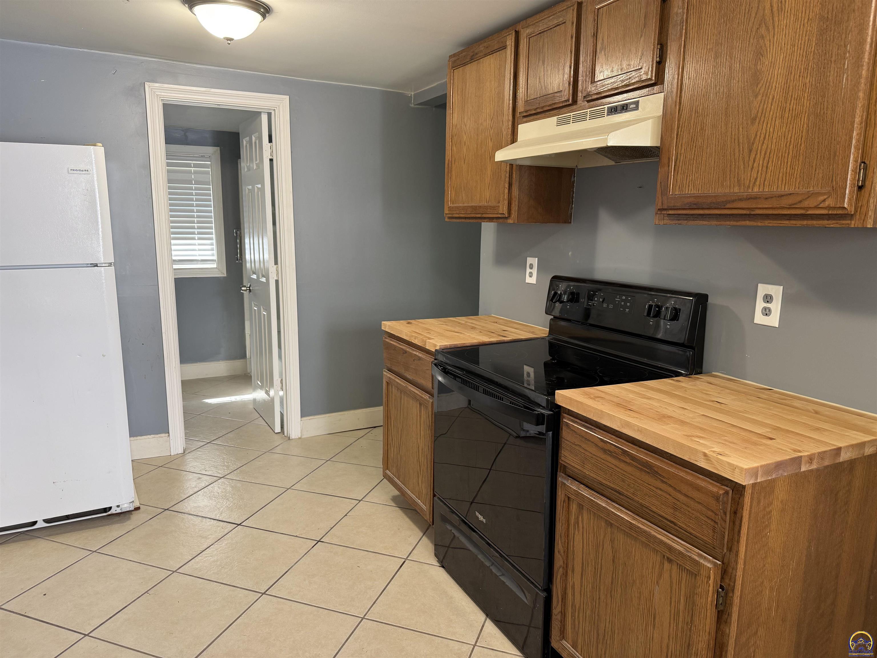 505 Southeast Fairfax Street Topeka, KS 66607 - Photo 7 of 12