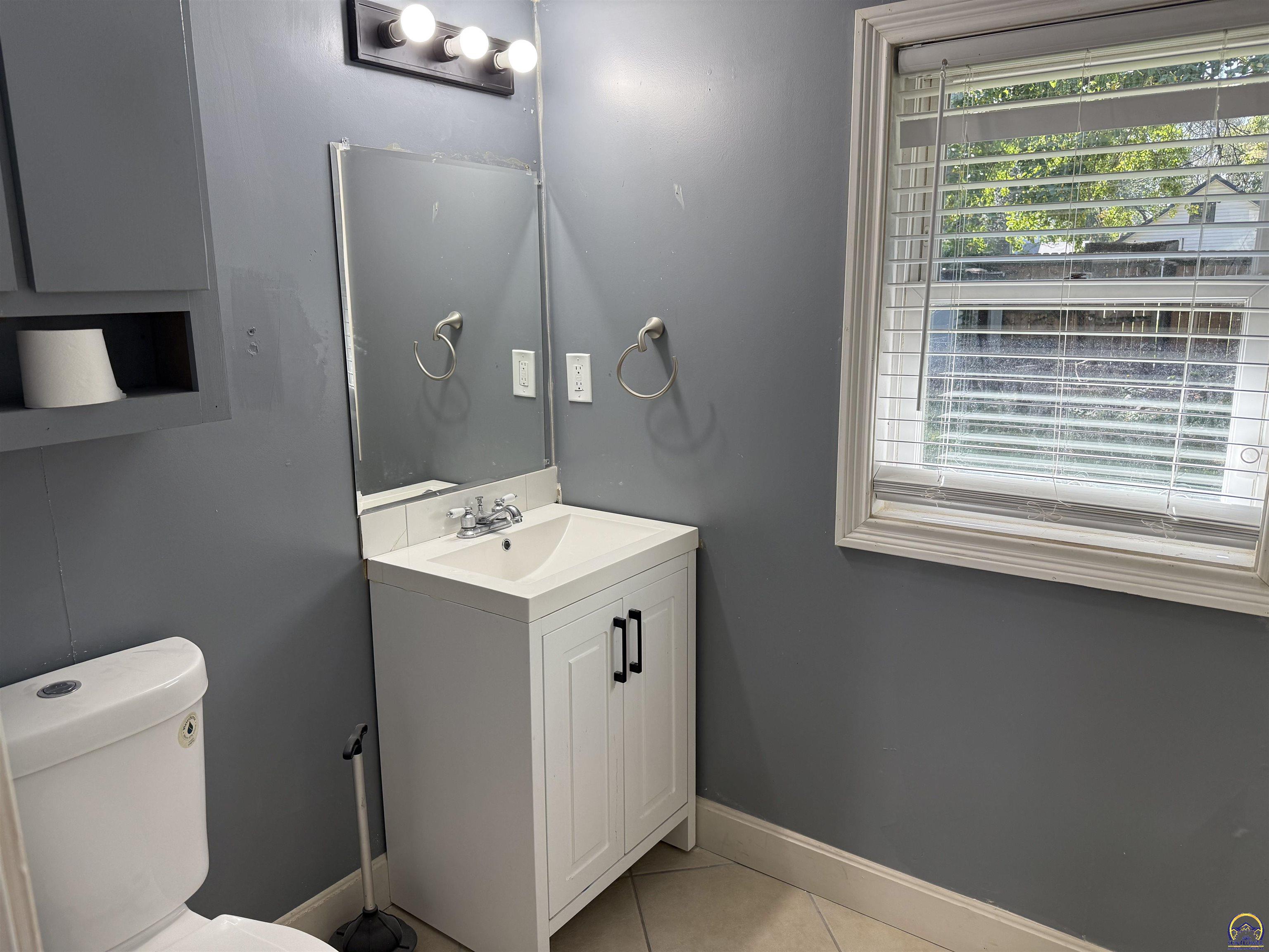 505 Southeast Fairfax Street Topeka, KS 66607 - Photo 8 of 12