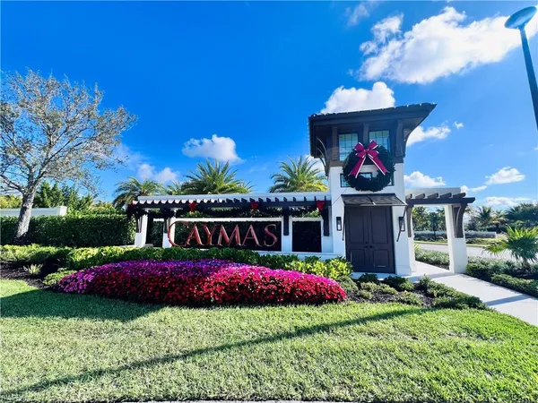 a view of an house with backyard space and garden