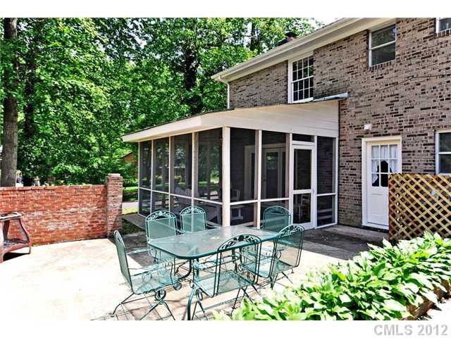 2933 Goneaway Road Charlotte, NC 28210 - Photo 2 of 16 Gallery Image 2