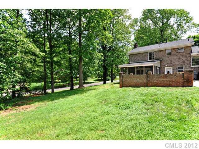 2933 Goneaway Road Charlotte, NC 28210 - Photo 3 of 16 Gallery Image 3