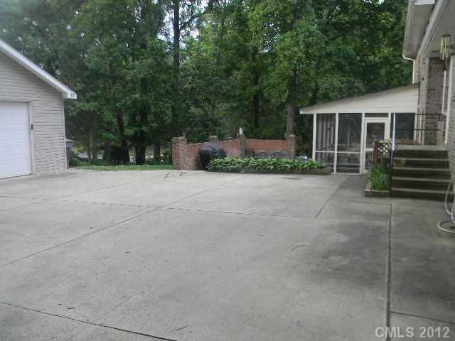 2933 Goneaway Road Charlotte, NC 28210 - Photo 4 of 16 Gallery Image 4