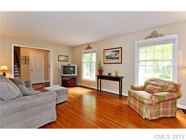 2933 Goneaway Road Charlotte, NC 28210 - Photo 5 of 16 Gallery Image 5