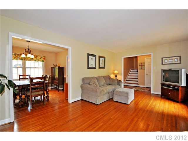 2933 Goneaway Road Charlotte, NC 28210 - Photo 6 of 16 Gallery Image 6