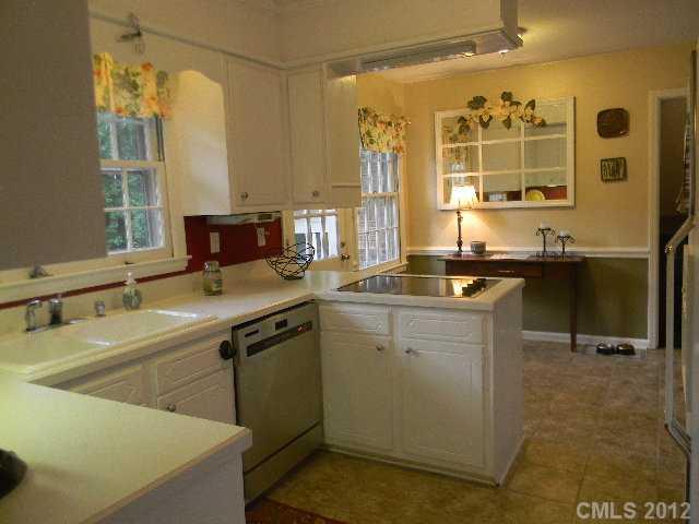 2933 Goneaway Road Charlotte, NC 28210 - Photo 8 of 16 Gallery Image 8