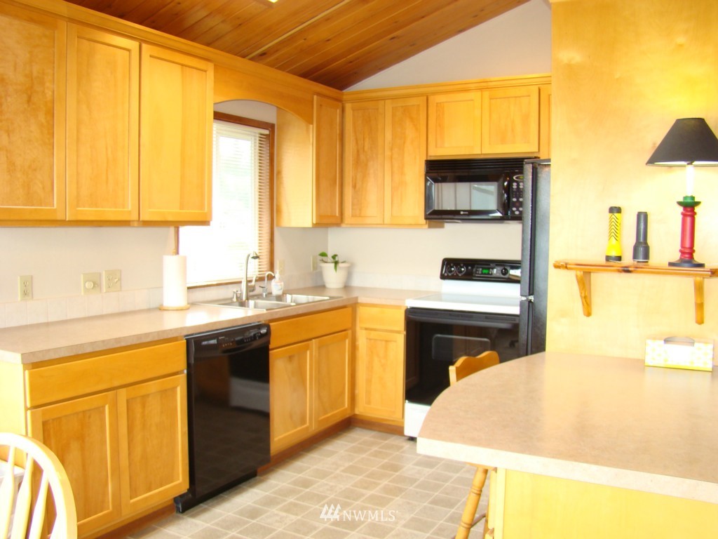 4323 Peninsula Road Stanwood, WA 98292 - Photo 4 of 16 Gallery Image 4