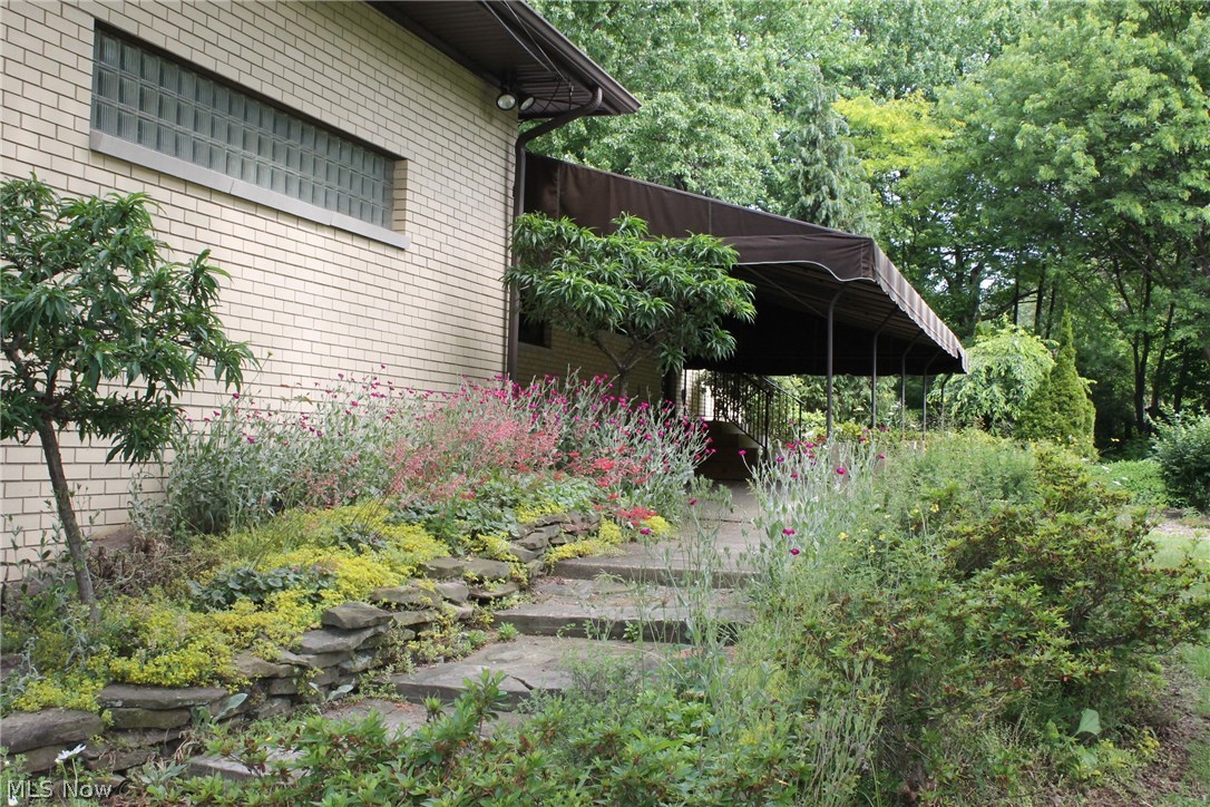 1727 Brookfield Road Hubbard, OH 44425 - Photo 3 of 35 Gallery Image 3