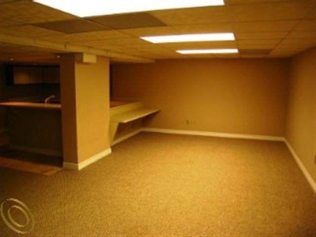 4850 Rivers Edge Drive Troy, MI 48098 - Photo 9 of 12 31020401-8.JPG