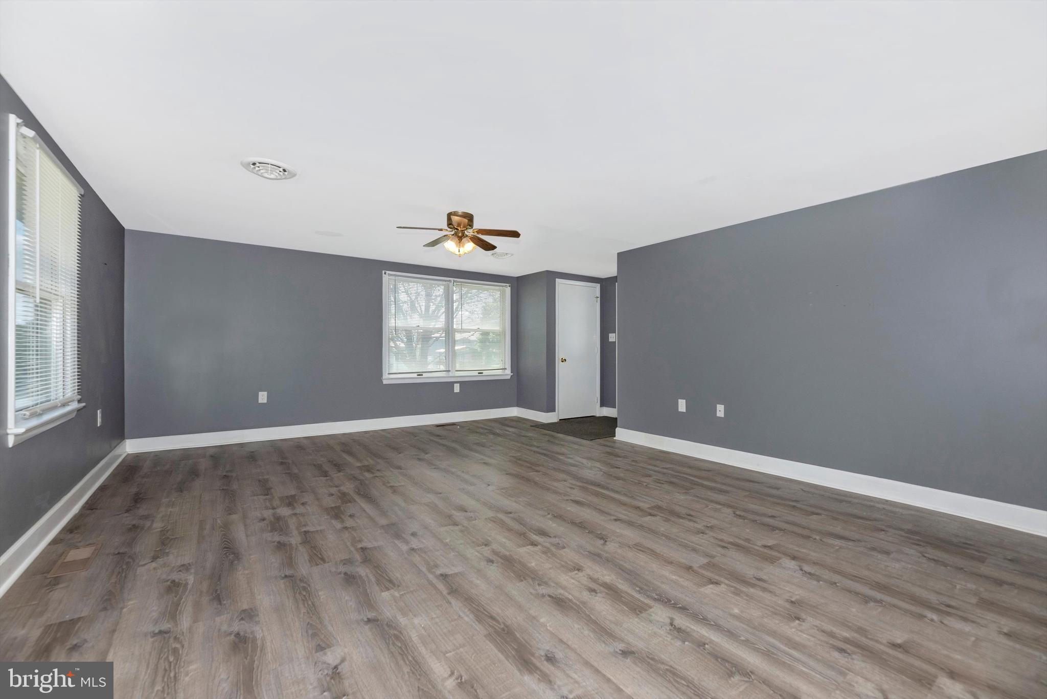 5813 Bartonsville Road Frederick, MD 21704 - Photo 3 of 30 Main Living Room
