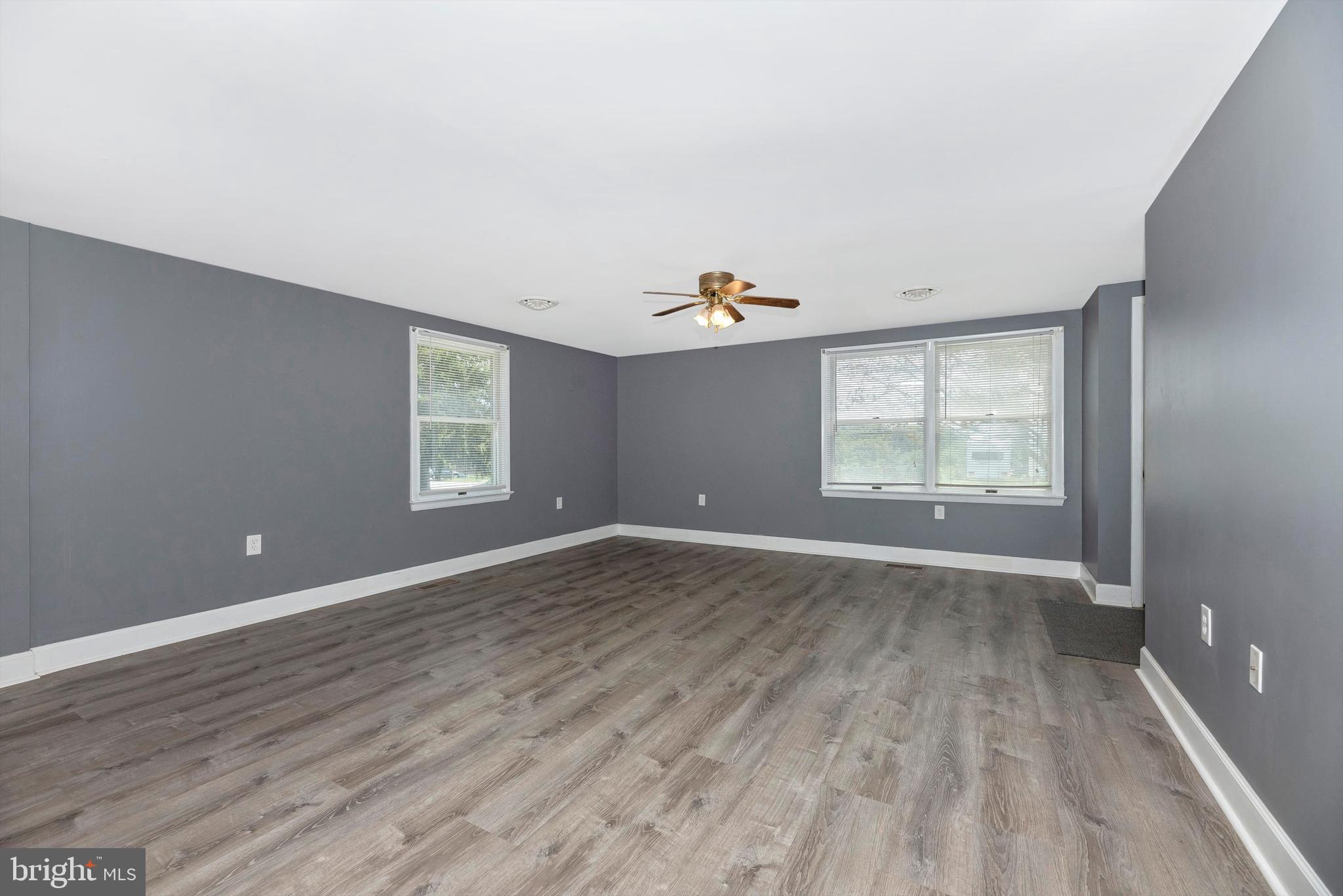 5813 Bartonsville Road Frederick, MD 21704 - Photo 4 of 30 Main Living Room