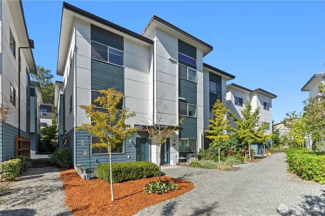 $2,995 | 4244 South Greenbelt Station Drive, Seattle, WA 98118