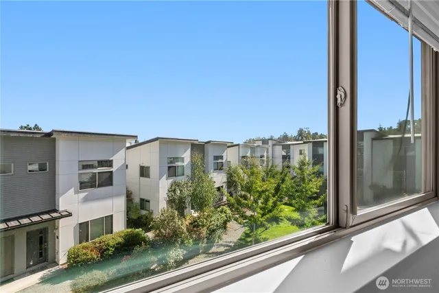 $2,995 | 4244 South Greenbelt Station Drive, Seattle, WA 98118