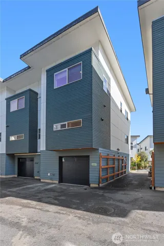 $2,995 | 4244 South Greenbelt Station Drive, Seattle, WA 98118
