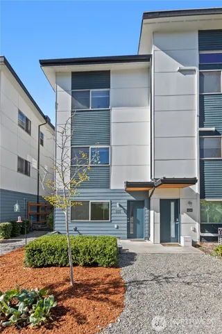 $2,995 | 4244 South Greenbelt Station Drive, Seattle, WA 98118