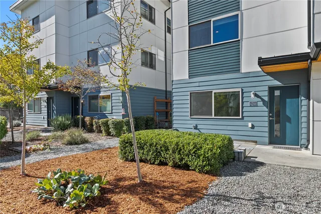 $2,995 | 4244 South Greenbelt Station Drive, Seattle, WA 98118