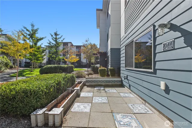 $2,995 | 4244 South Greenbelt Station Drive, Seattle, WA 98118