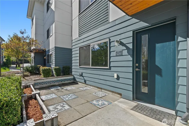 $2,995 | 4244 South Greenbelt Station Drive, Seattle, WA 98118