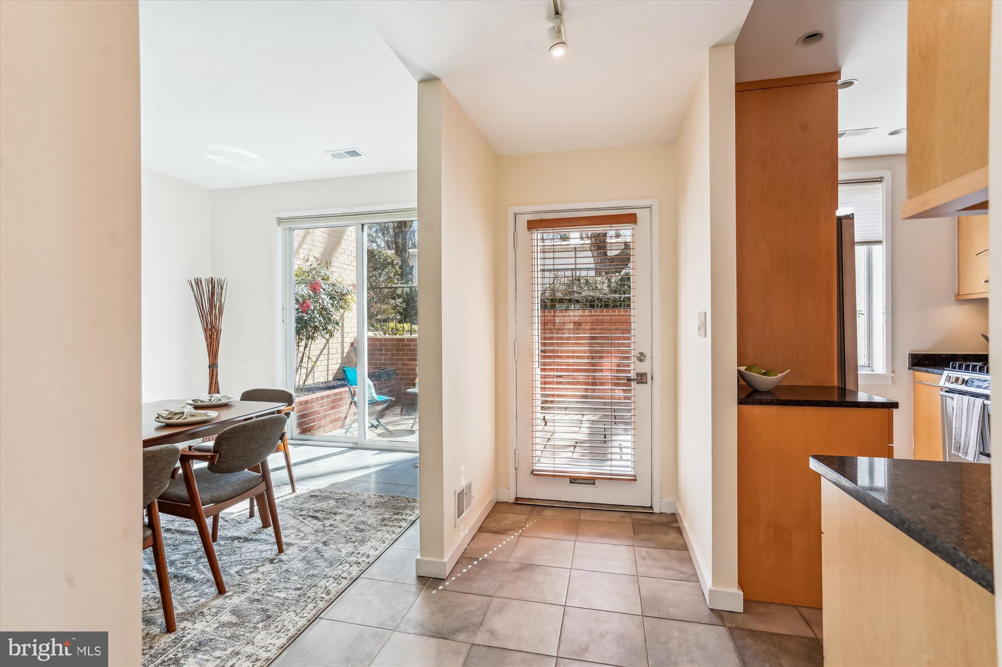 11472 Orchard Lane Reston, VA 20190 - Photo 3 of 47 Entry