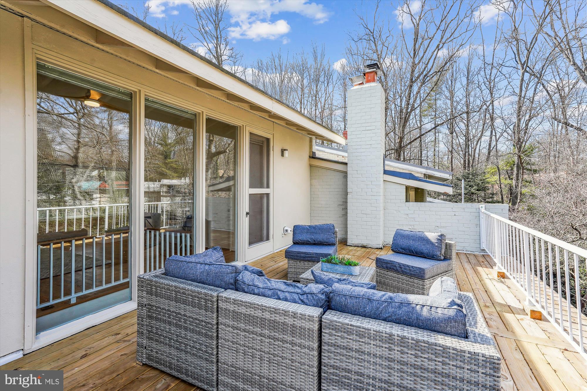 11472 Orchard Lane Reston, VA 20190 - Photo 34 of 47 3rd Floor Deck off Family Room