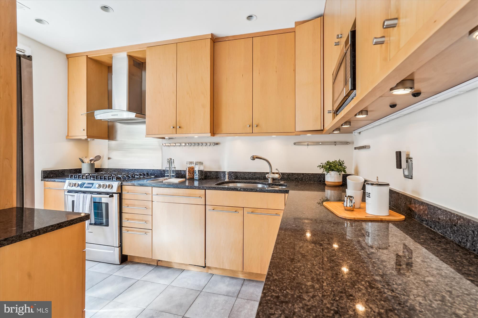 11472 Orchard Lane Reston, VA 20190 - Photo 4 of 47 Kitchen