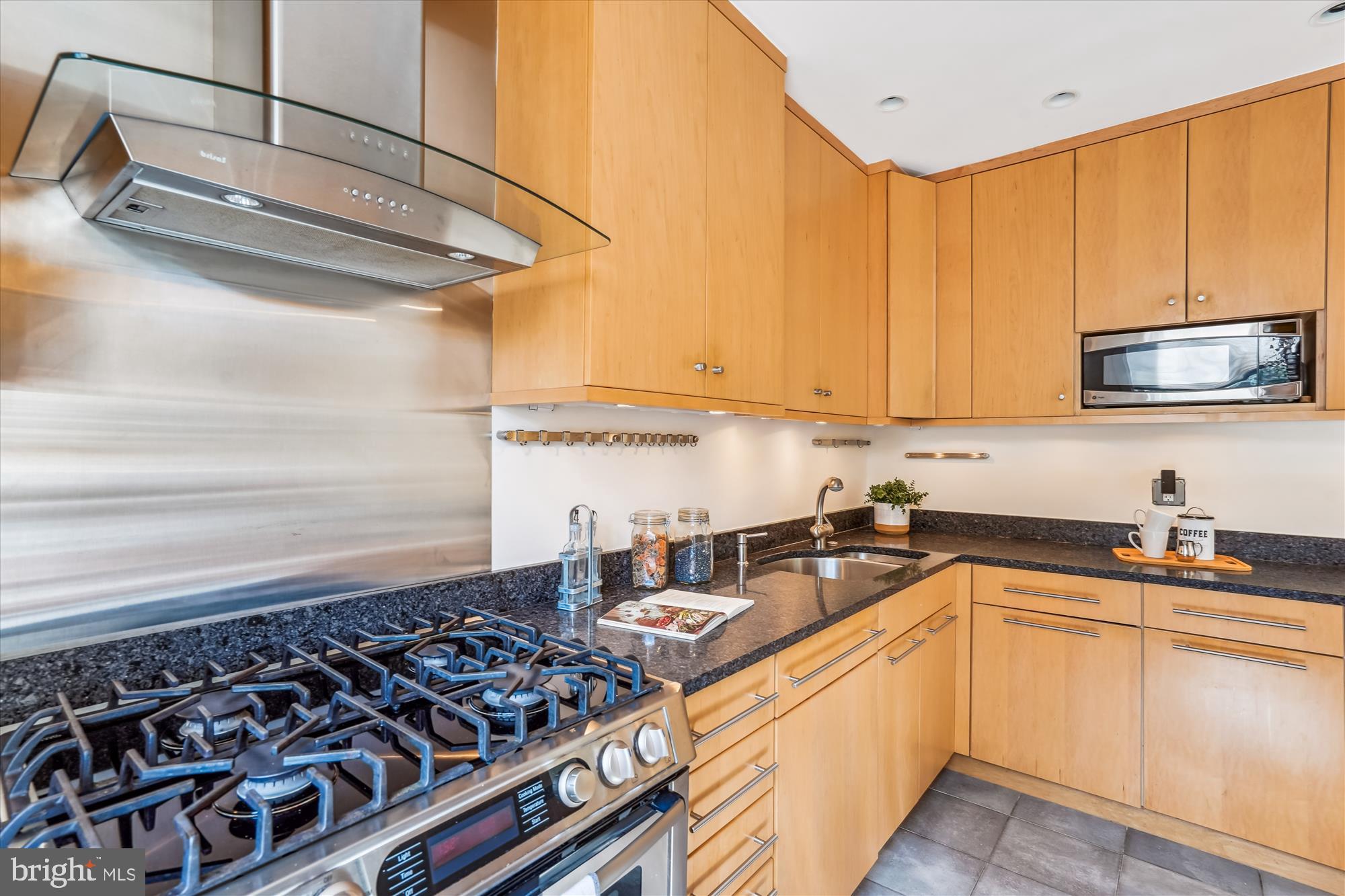 11472 Orchard Lane Reston, VA 20190 - Photo 5 of 47 Kitchen