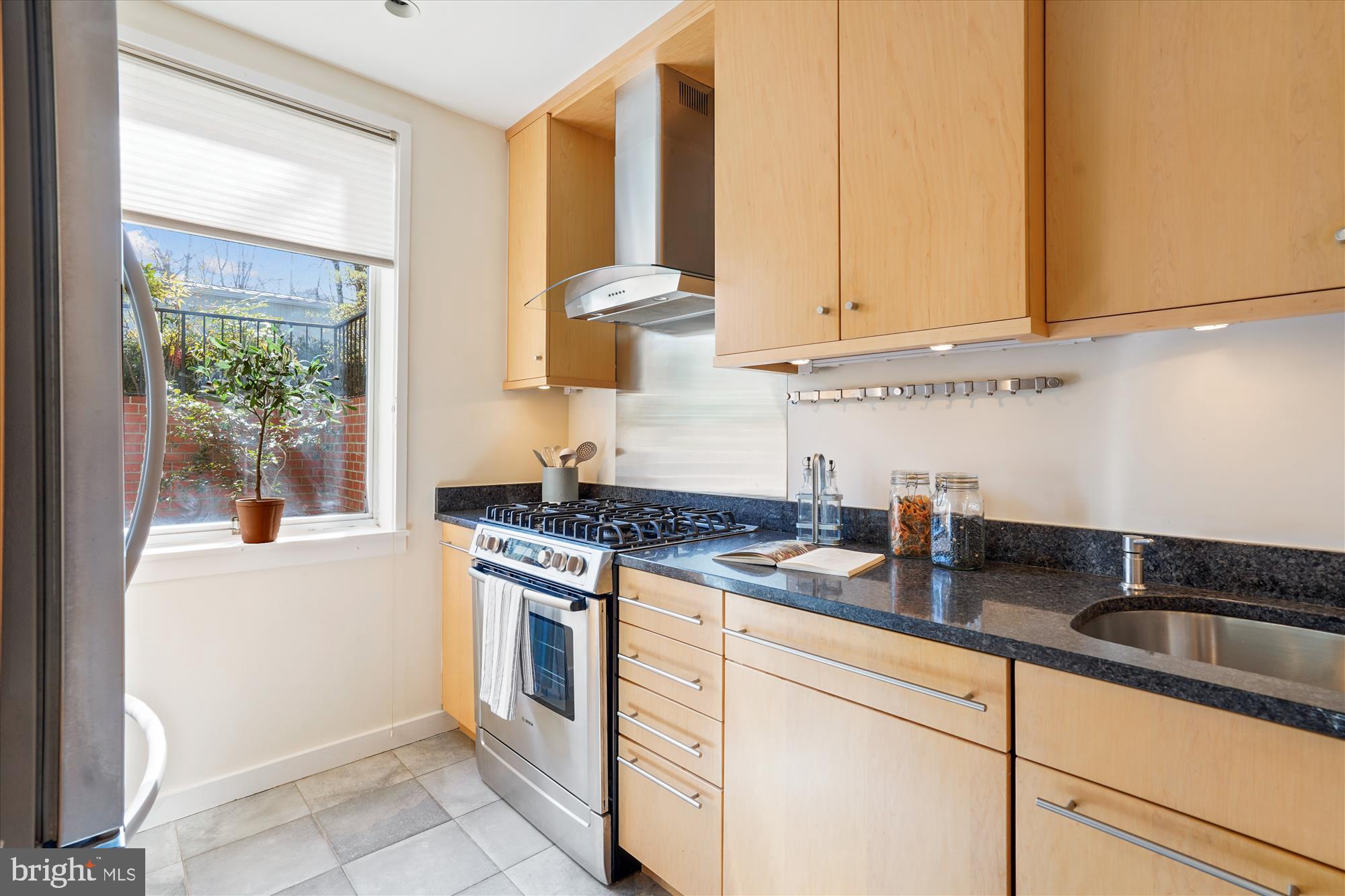 11472 Orchard Lane Reston, VA 20190 - Photo 6 of 47 Kitchen