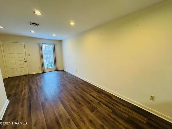 $1,295 | 2419 Robley Drive, Lafayette, LA 70503