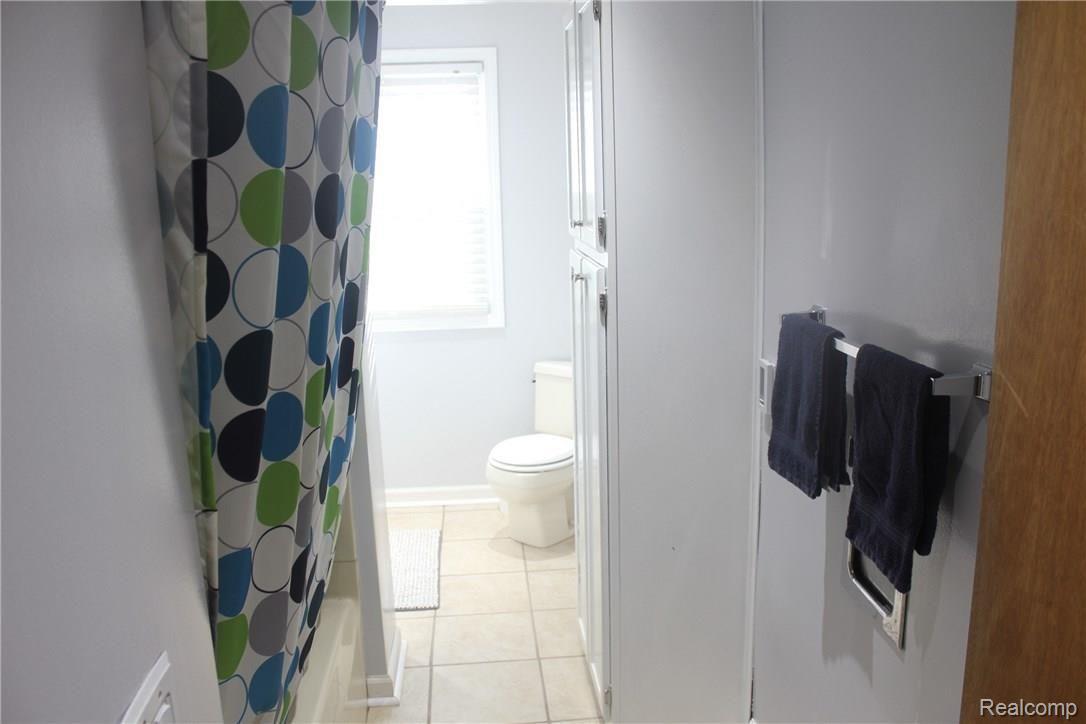 6204 Torrey Road Flint, MI 48507 - Photo 18 of 47 IMG_7529.JPG