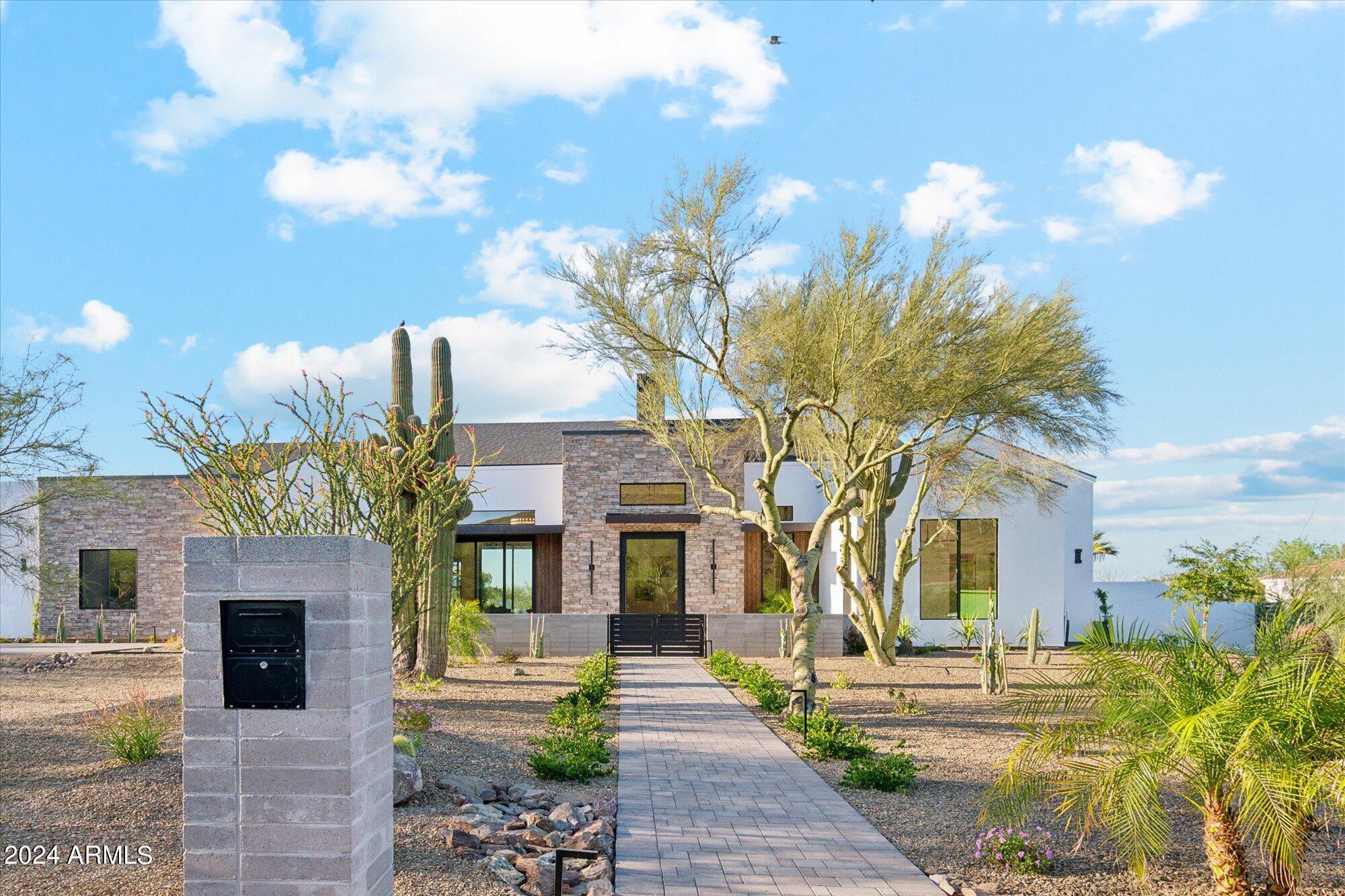 4116 East Mountain View Road Phoenix, AZ 85028 - Photo 3 of 100 001-DSC_4702
