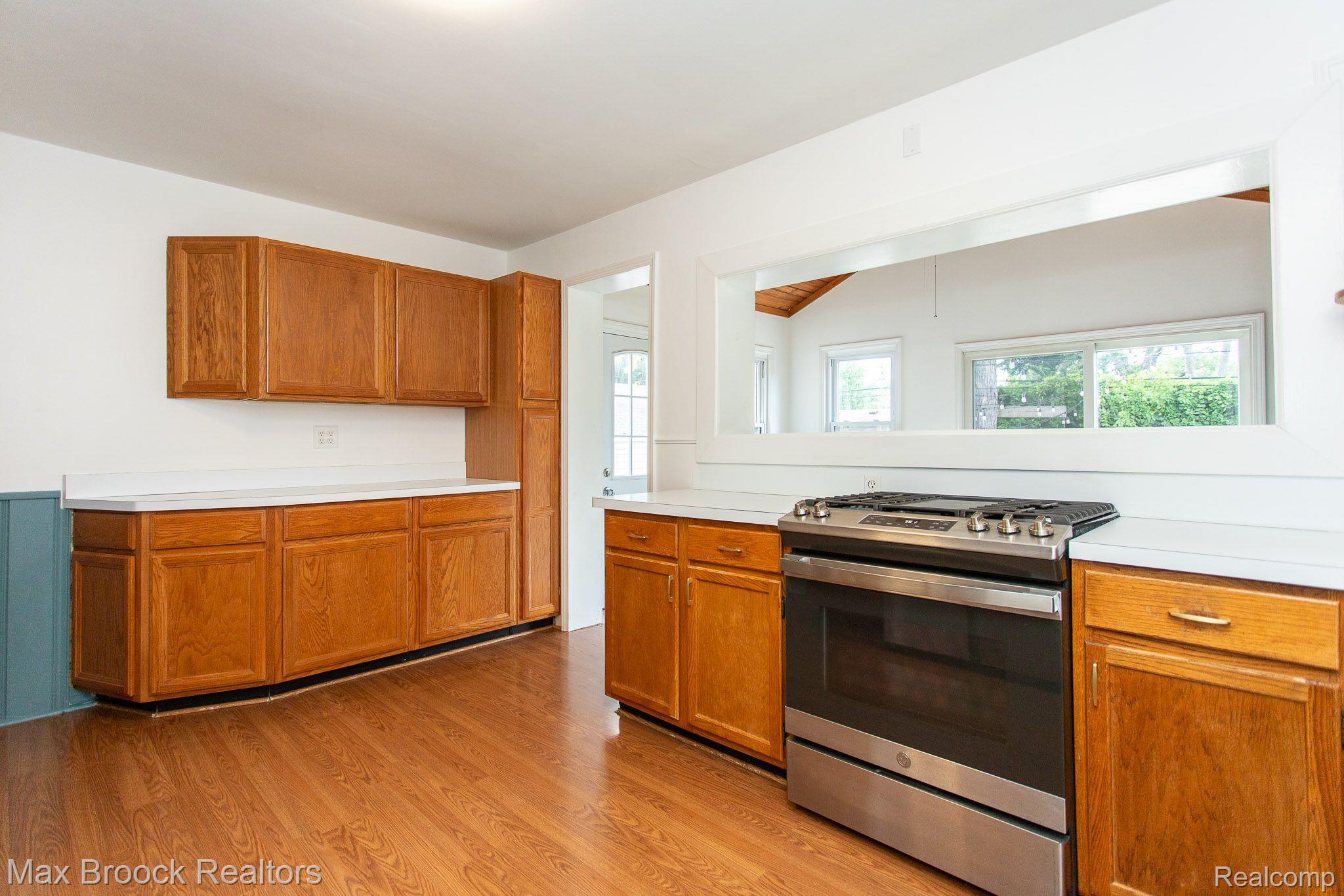 2182 Cambridge Road Berkley, MI 48072 - Photo 7 of 45 Gallery Image 7
