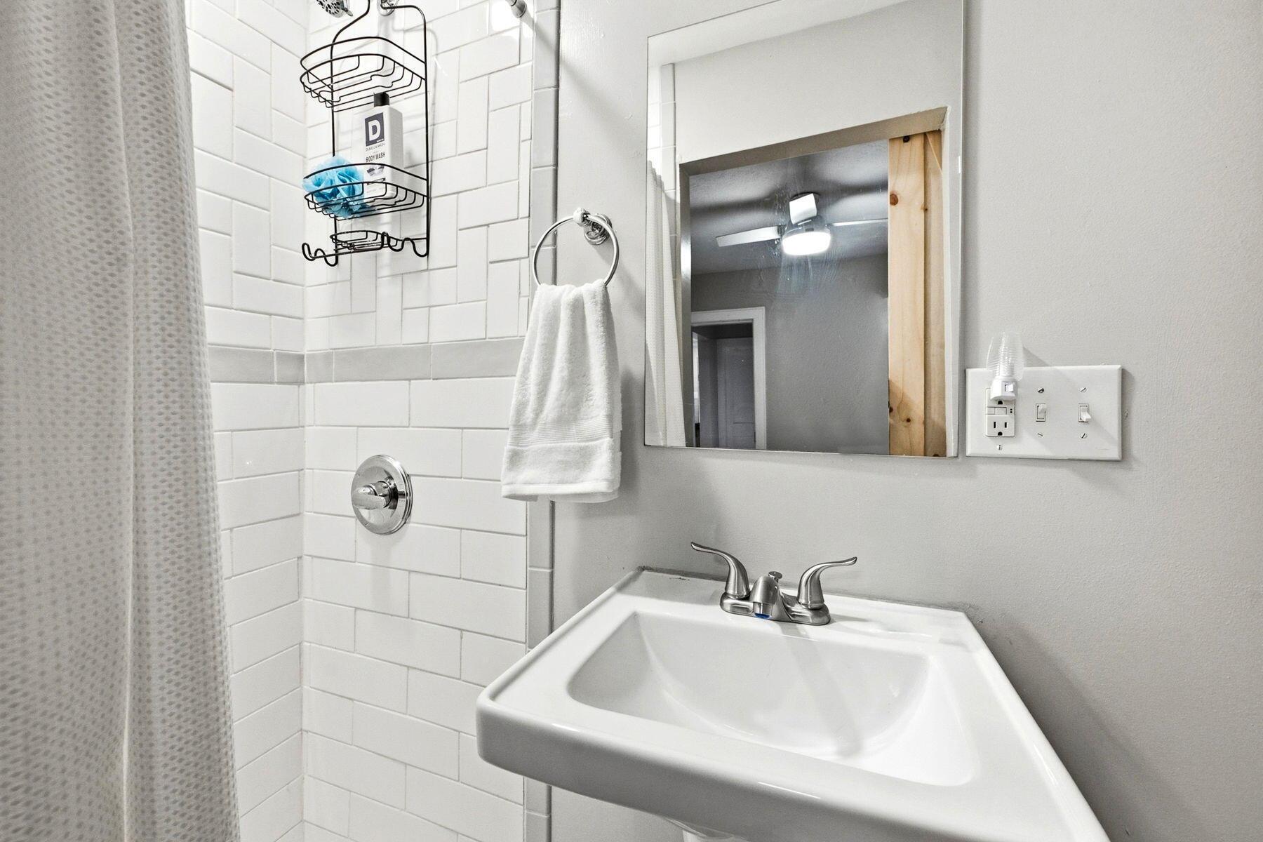 2097 Lehner Road Columbus, OH 43224 - Photo 38 of 48 primary bath