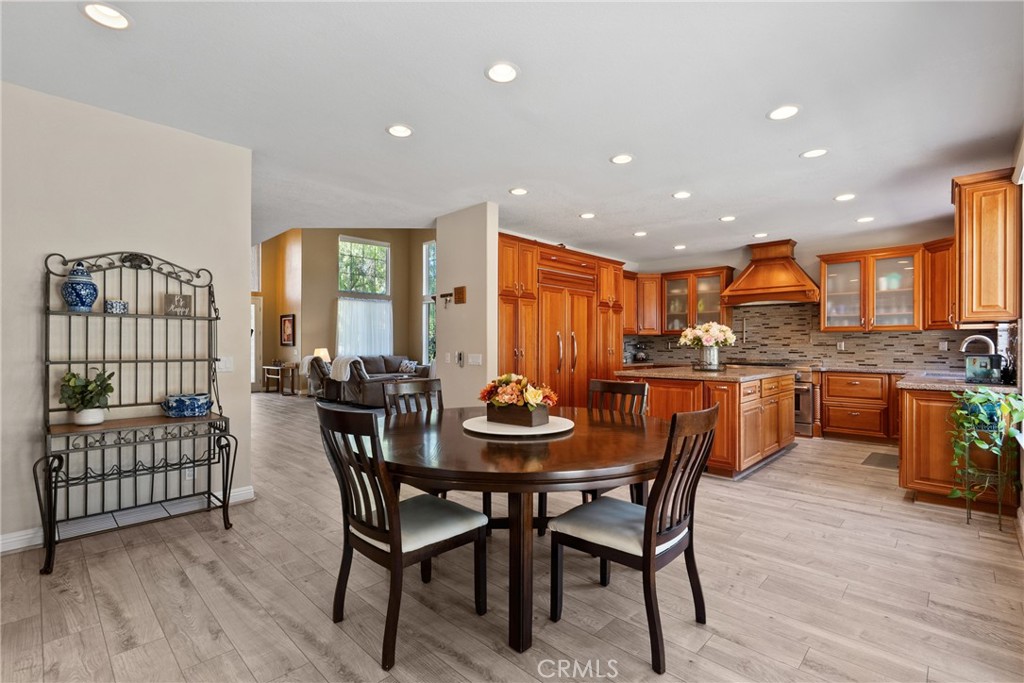 82 Springfield Mission Viejo, CA 92692 - Photo 16 of 68 Eating Area and Kitchen