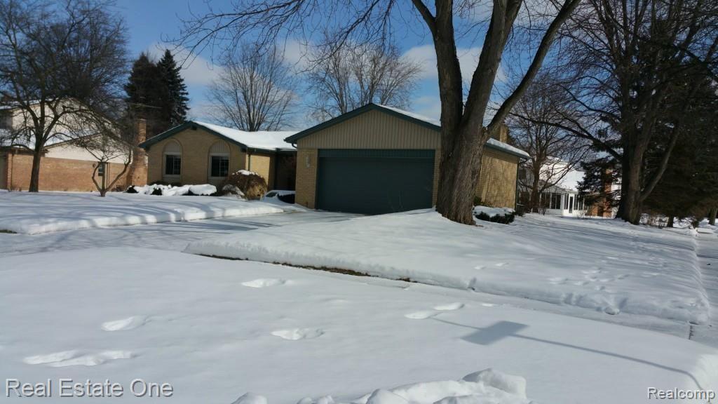 18502 Gill Road Livonia, MI 48152 - Photo 3 of 31 20150212_123526.jpg