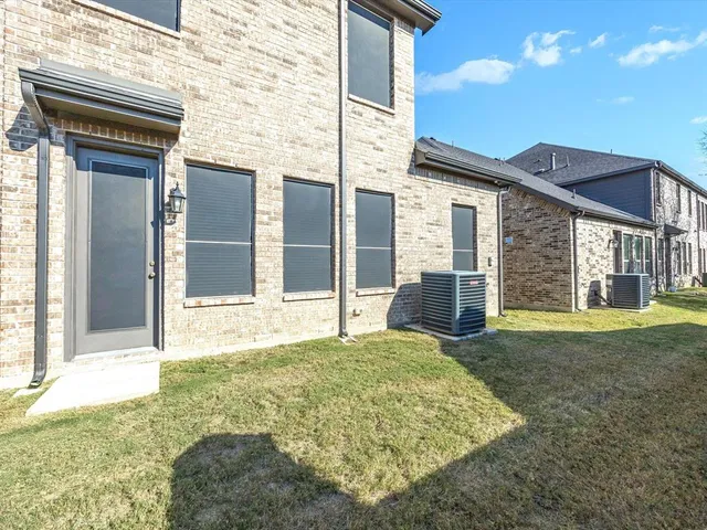 a view of a house with backyard and porch