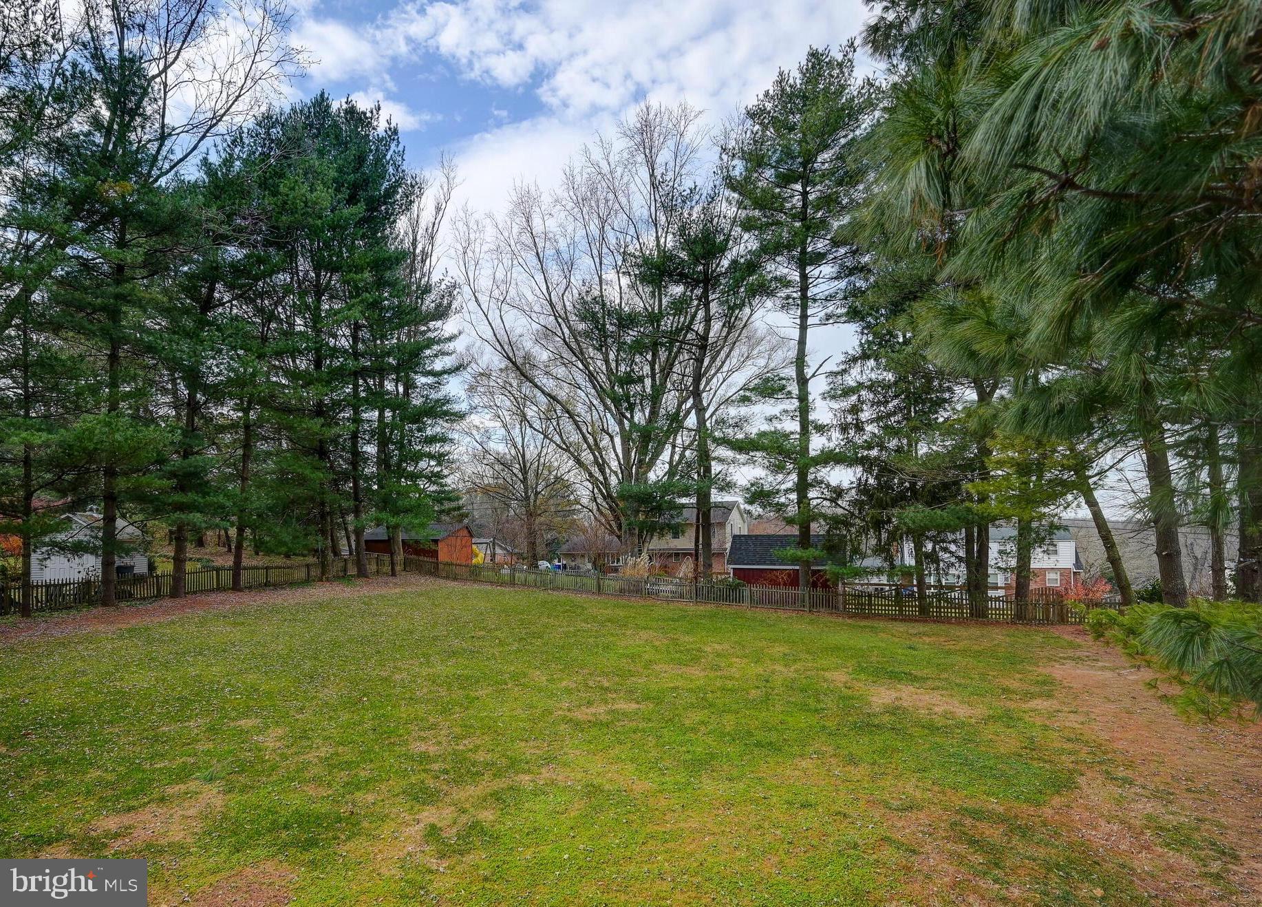 2628 Thornbrook Road Ellicott City, MD 21042 - Photo 32 of 38 Rear Yard