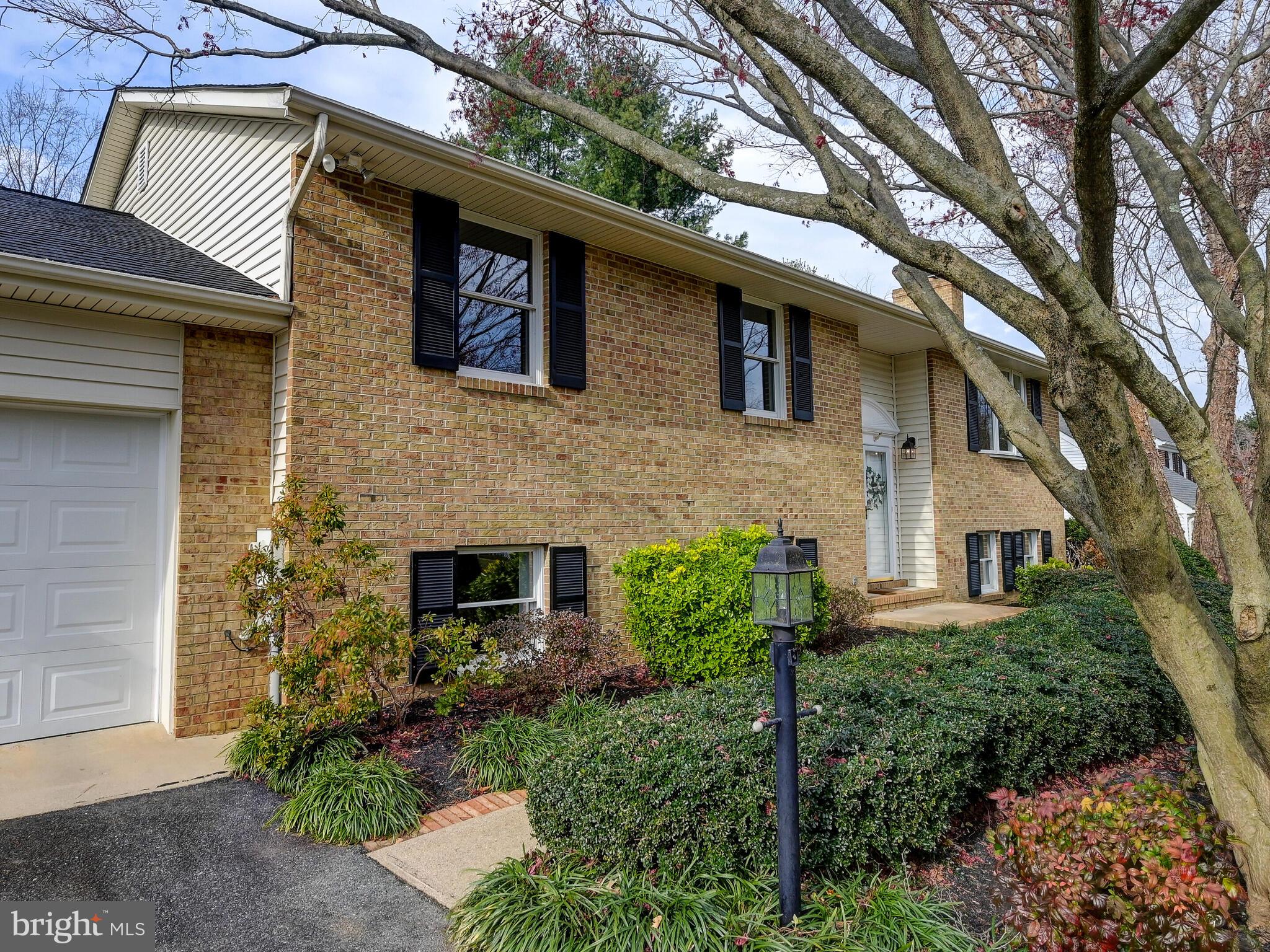 2628 Thornbrook Road Ellicott City, MD 21042 - Photo 4 of 38 Brick Front Construction
