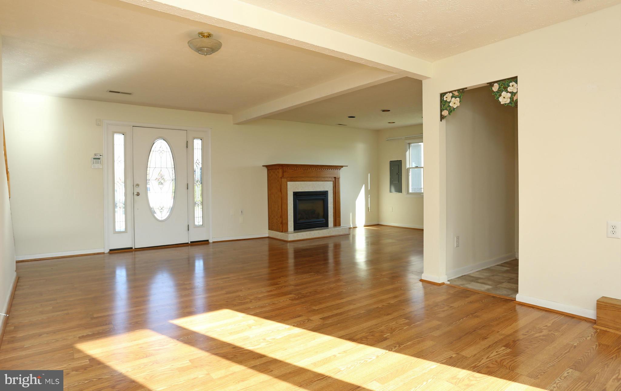8131 Orchard Point Road Pasadena, MD 21122 - Photo 15 of 30 Family Room