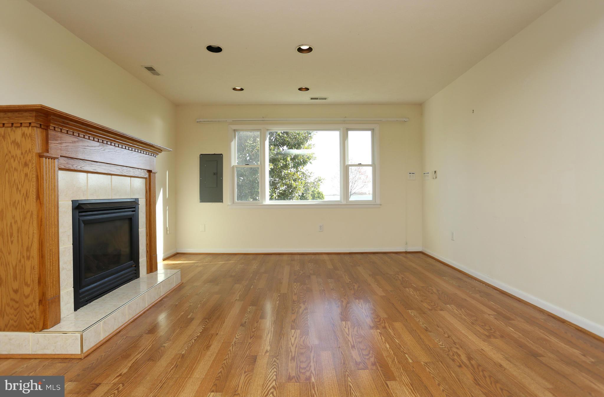8131 Orchard Point Road Pasadena, MD 21122 - Photo 16 of 30 Family Room