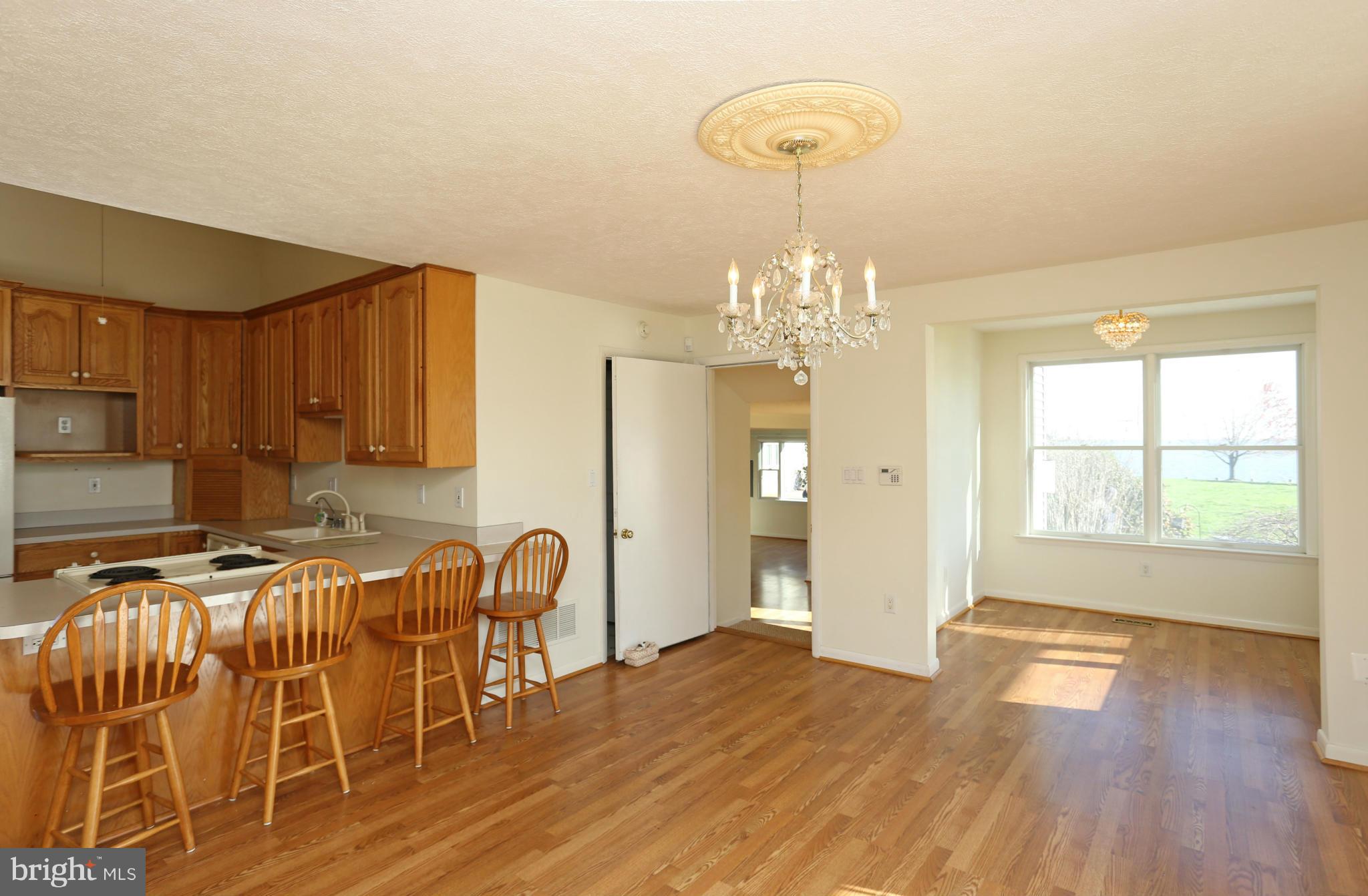8131 Orchard Point Road Pasadena, MD 21122 - Photo 17 of 30 Dining Room